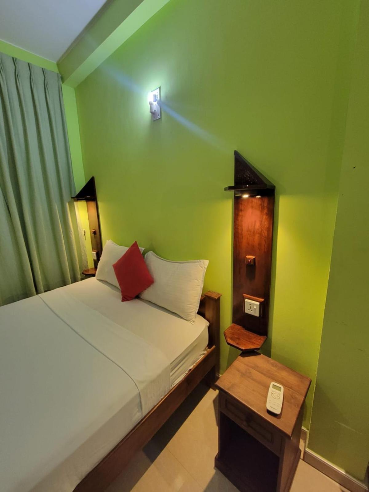 The Empyrean Airport Transit Hotel Katunayaka Екстериор снимка